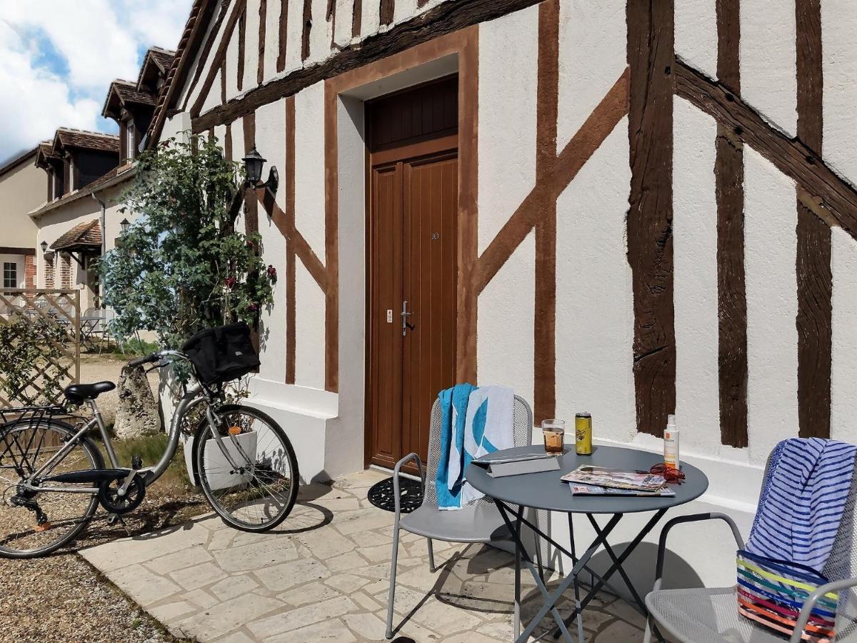 Logis Hotel Du Cygne Bracieux Esterno foto