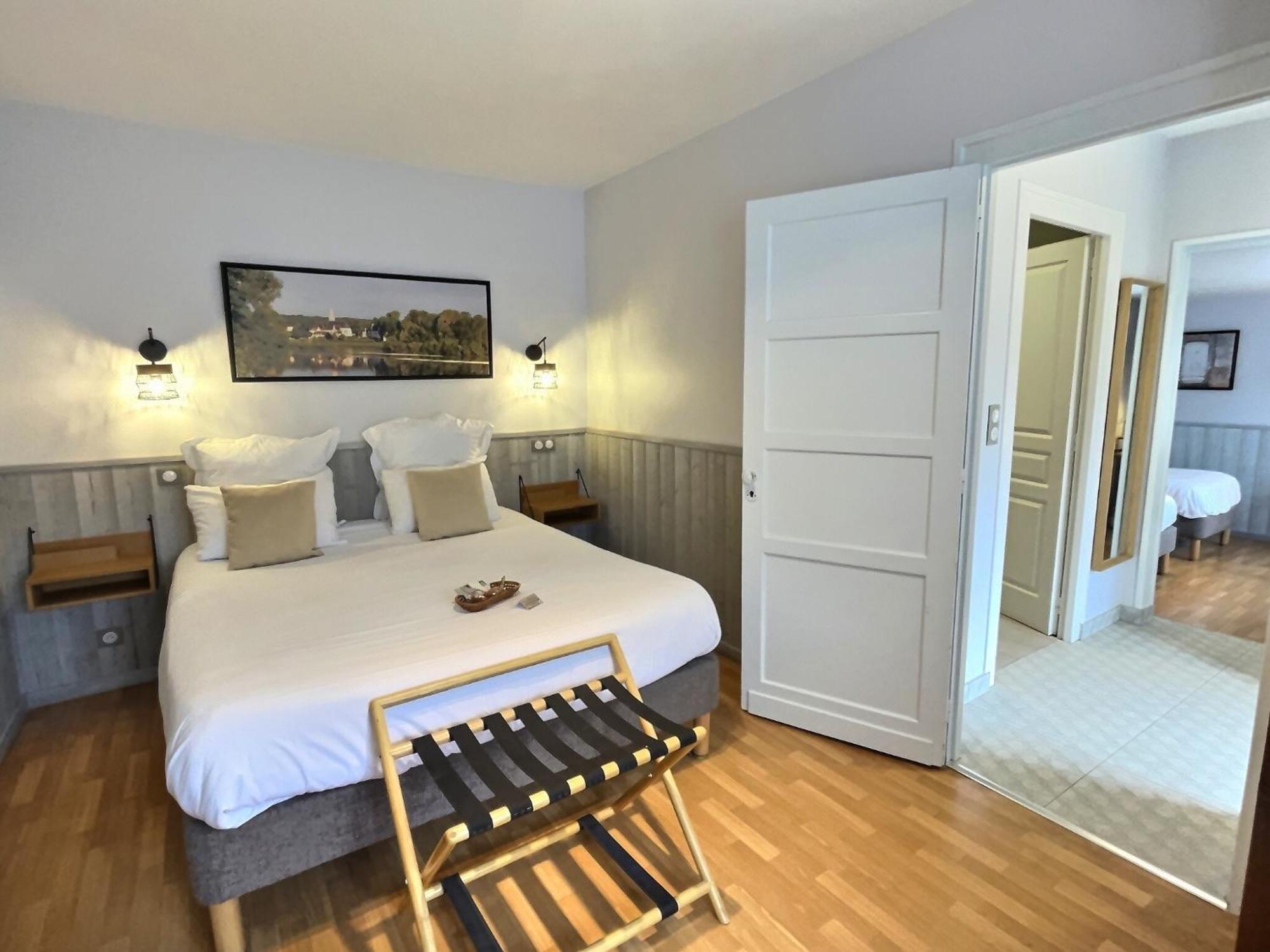 Logis Hotel Du Cygne Bracieux Esterno foto