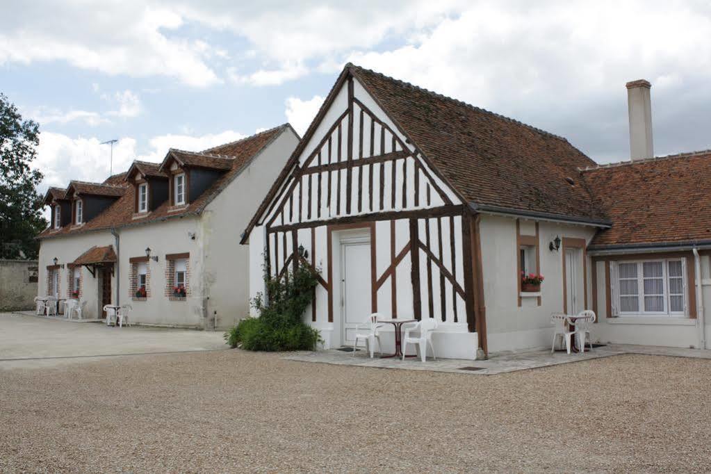 Logis Hotel Du Cygne Bracieux Esterno foto