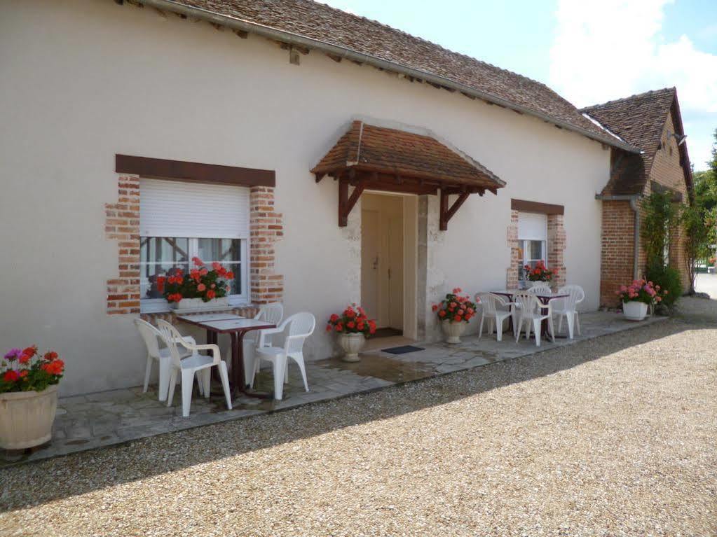 Logis Hotel Du Cygne Bracieux Esterno foto