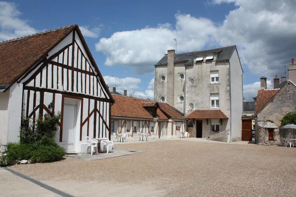 Logis Hotel Du Cygne Bracieux Esterno foto