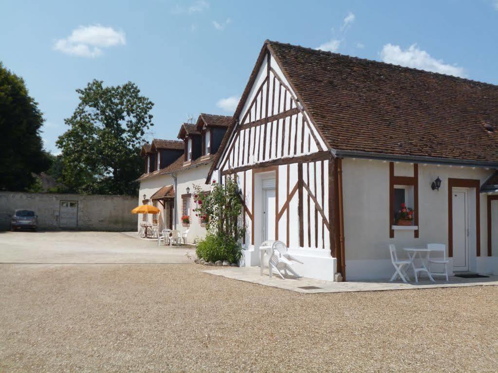 Logis Hotel Du Cygne Bracieux Esterno foto