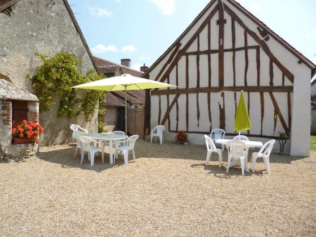 Logis Hotel Du Cygne Bracieux Esterno foto