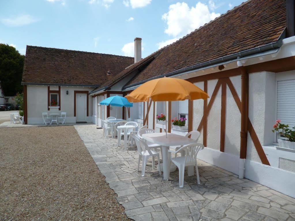 Logis Hotel Du Cygne Bracieux Esterno foto